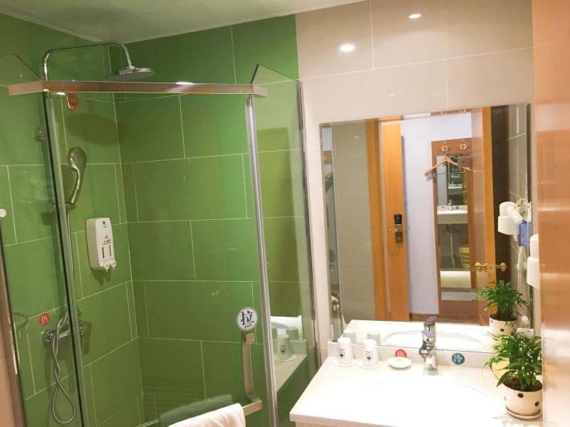 Greentree Inn Jiangxi Fuzhou Gandong Bridge Express Hotel Экстерьер фото